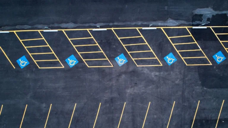 how wide are parking lot lines