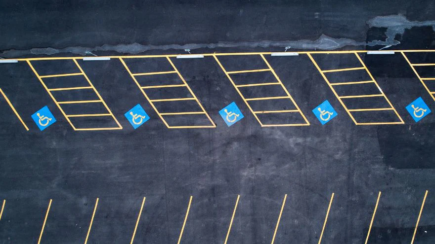how wide are parking lot lines